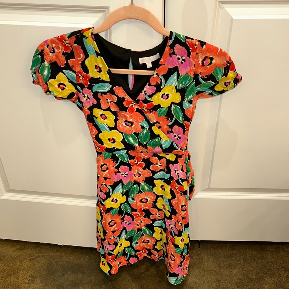 Short sleeve dress, great condition. Size medium.